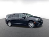 Used 2024 Chrysler Pacifica Touring-L image 2