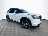 New 2025 Nissan Pathfinder Platinum image 3