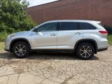Used 2019 Toyota Highlander XLE image 2
