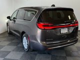Used 2023 Chrysler Pacifica Touring-L image 6