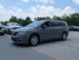 Used 2023 Chrysler Pacifica Touring-L image 2