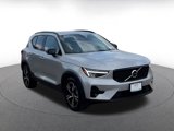Used 2024 Volvo XC40 B5 Core image 3