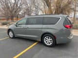 Used 2022 Chrysler Pacifica Touring-L image 5
