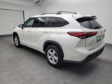 Used 2020 Toyota Highlander LE image 3