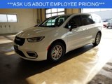 New 2025 Chrysler Pacifica Select image 5