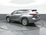 Certified 2025 Toyota Highlander Platinum image 5