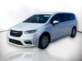Used 2023 Chrysler Pacifica Touring-L image 2