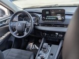 Used 2023 Mitsubishi Outlander SE image 2