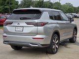 New 2025 Mitsubishi Outlander SE image 3