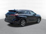Used 2024 Toyota Highlander XLE image 3