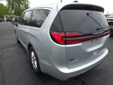 Used 2023 Chrysler Pacifica Touring-L image 5