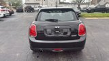 Used 2017 MINI Cooper 4-Door Hardtop image 6