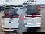 New 2025 Chrysler Pacifica Select image 4
