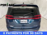 Used 2023 Chrysler Pacifica Limited image 3