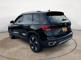 Certified 2024 Volkswagen Taos SE image 5