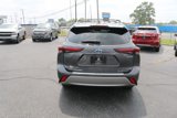 Used 2024 Toyota Highlander Platinum image 4