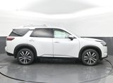New 2025 Nissan Pathfinder Platinum image 4
