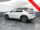 New 2025 Nissan Pathfinder Platinum image 3