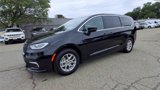 Used 2025 Chrysler Pacifica Select image 4