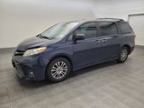 Used 2018 Toyota Sienna XLE image 2