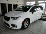 Used 2023 Chrysler Pacifica Limited image 3