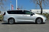 Used 2023 Chrysler Pacifica Limited w/ Uconnect Theater Family Group image 3