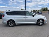 Used 2023 Chrysler Pacifica Touring-L image 3
