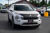 Used 2023 Mitsubishi Outlander SE image 2