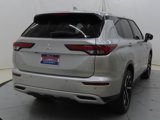 New 2025 Mitsubishi Outlander SE image 3
