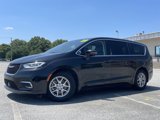 Used 2023 Chrysler Pacifica Touring-L image 2