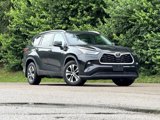 Used 2022 Toyota Highlander XLE image 2