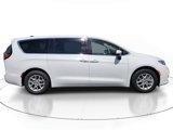 Used 2023 Chrysler Pacifica Touring-L image 5