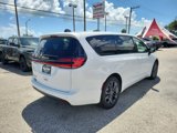 New 2026 Chrysler Pacifica Select image 4