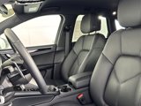 Certified 2024 Porsche Macan image 5