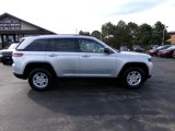 Used 2023 Jeep Grand Cherokee Laredo image 2