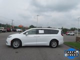 Used 2023 Chrysler Pacifica Touring-L image 6