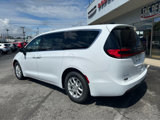 New 2025 Chrysler Pacifica Select image 5