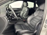 Certified 2025 Porsche Macan image 5