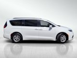 Used 2022 Chrysler Pacifica Touring-L image 4