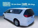 Certified 2024 Chrysler Pacifica Touring-L image 4