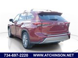 Used 2023 Toyota Highlander L image 4