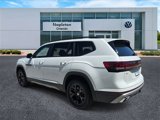 New 2025 Volkswagen Atlas Peak Edition SE image 4