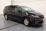 Used 2023 Chrysler Pacifica Touring-L image 2