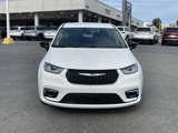 Used 2024 Chrysler Pacifica Touring-L image 3
