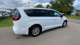 Used 2024 Chrysler Pacifica Touring-L image 5