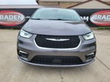 Used 2023 Chrysler Pacifica Touring-L image 2