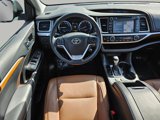 Used 2019 Toyota Highlander Limited image 3