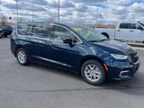 New 2025 Chrysler Pacifica Select image 2