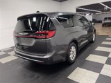 Used 2023 Chrysler Pacifica Touring-L image 4