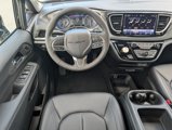 New 2025 Chrysler Pacifica Select image 5